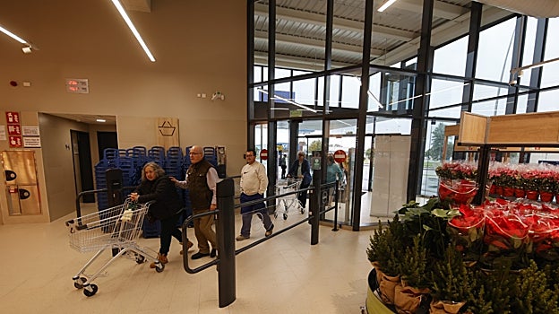 Acceso al nuevo supermercado de Lidl en la carretera de Palma del Río de Córdoba