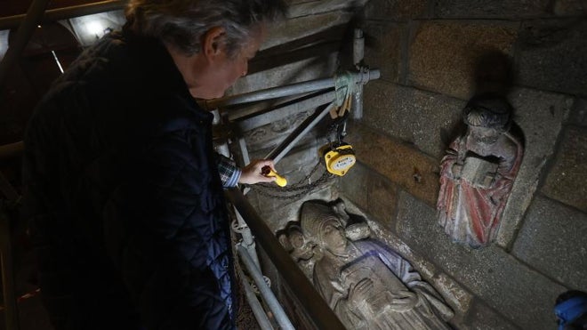Tumba de Xoán Mariño de Soutomaior, en la iglesia de Sobrán (Pontevedra)