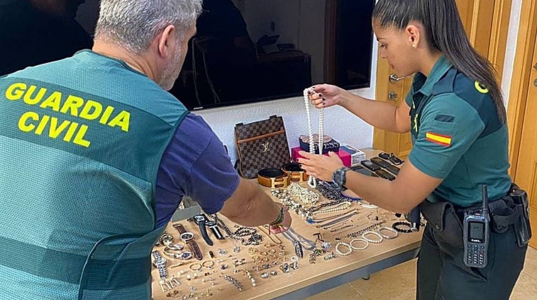 Cae una banda criminal que robaba en casas de Alicante con la ayuda de una inmobiliaria