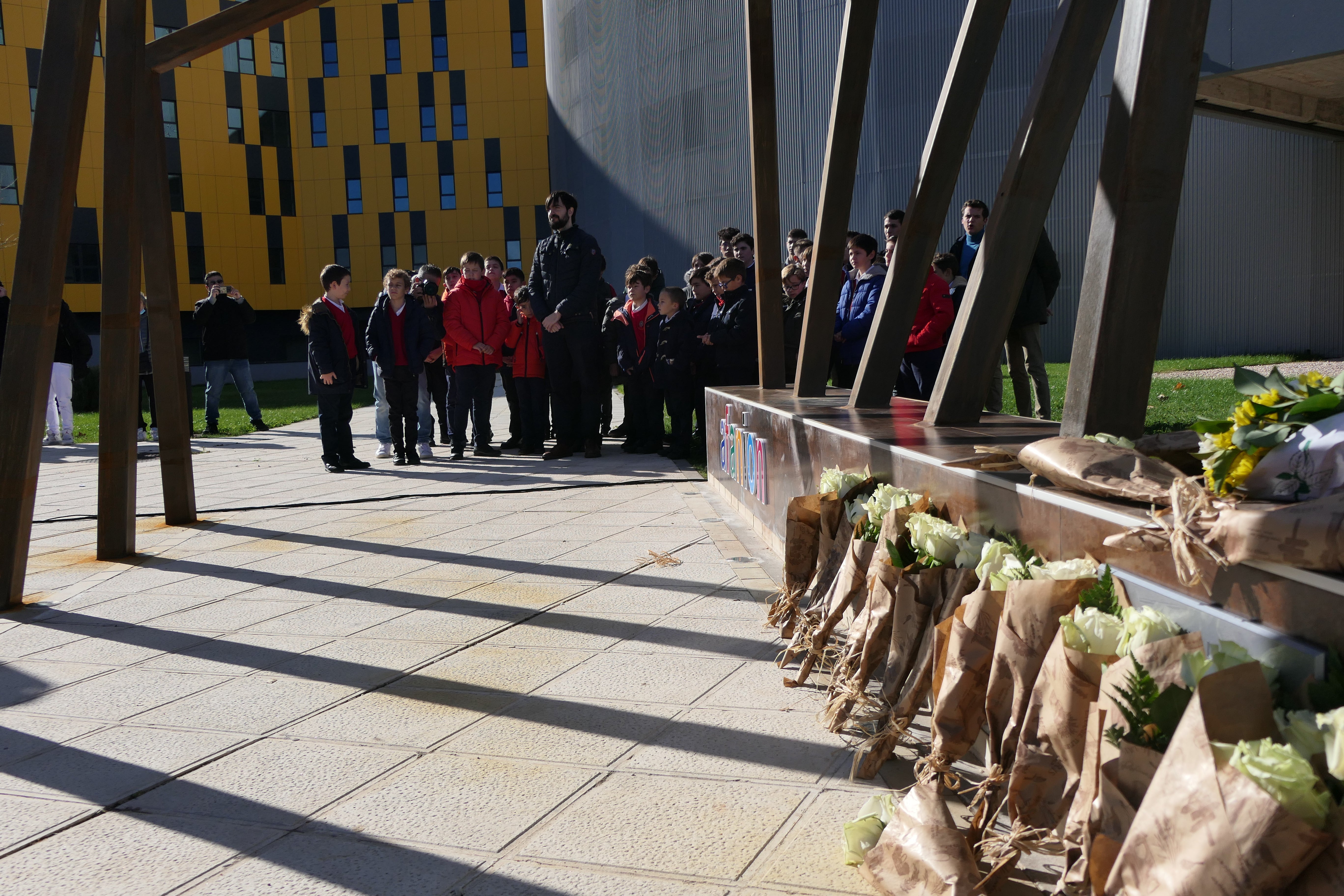 &#039;Frente a la Marea&#039;, escultura en homenaje a los niños y adolescentes fallecidos por cáncer
