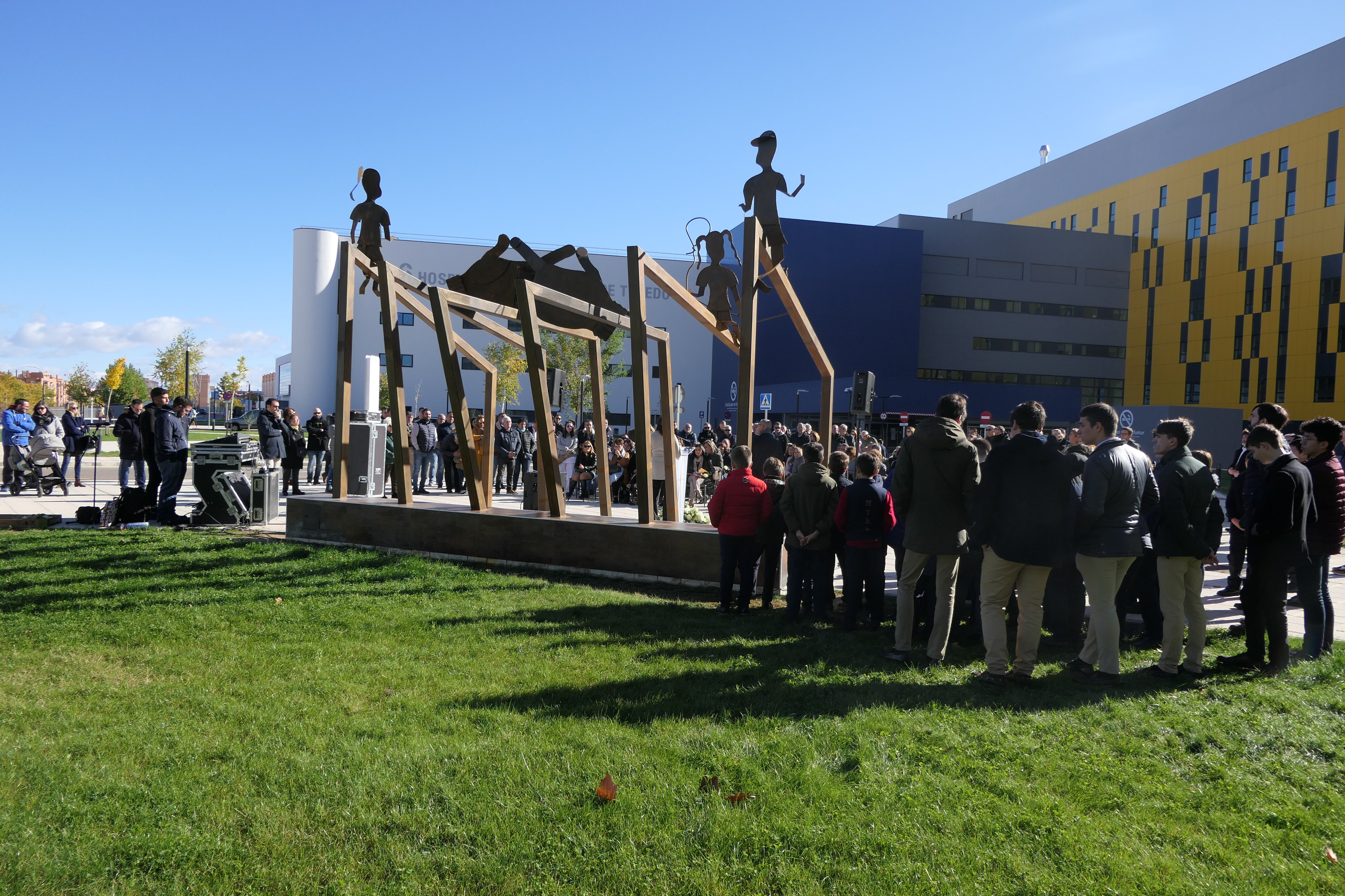 &#039;Frente a la Marea&#039;, escultura en homenaje a los niños y adolescentes fallecidos por cáncer