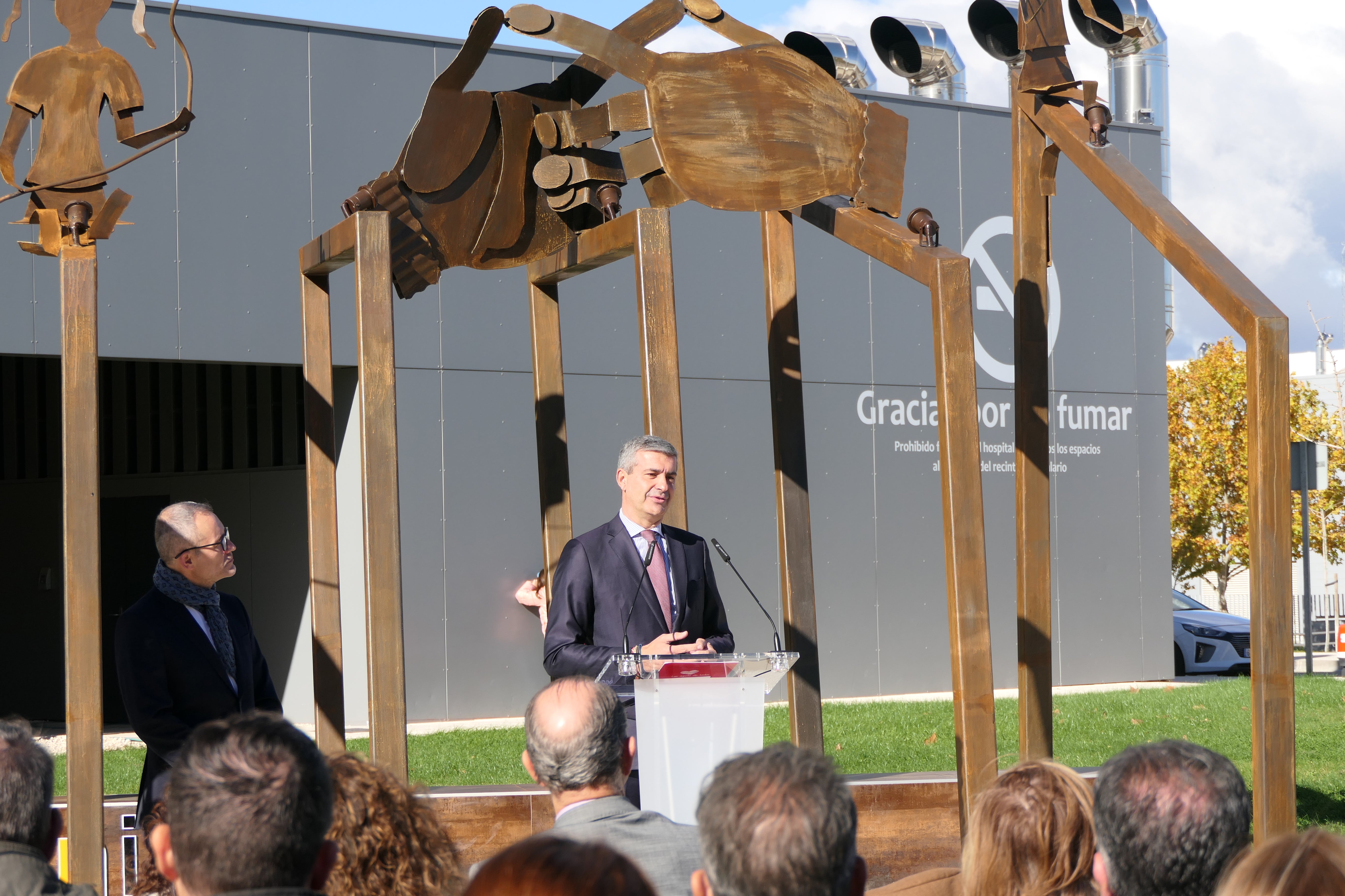&#039;Frente a la Marea&#039;, escultura en homenaje a los niños y adolescentes fallecidos por cáncer