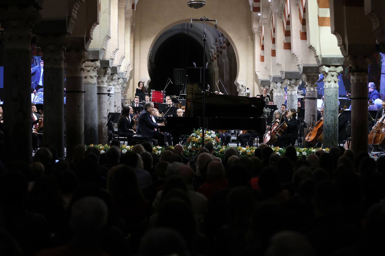 El sublime concierto de Josu de Solaun y la Orquesta de Córdoba, en imágenes