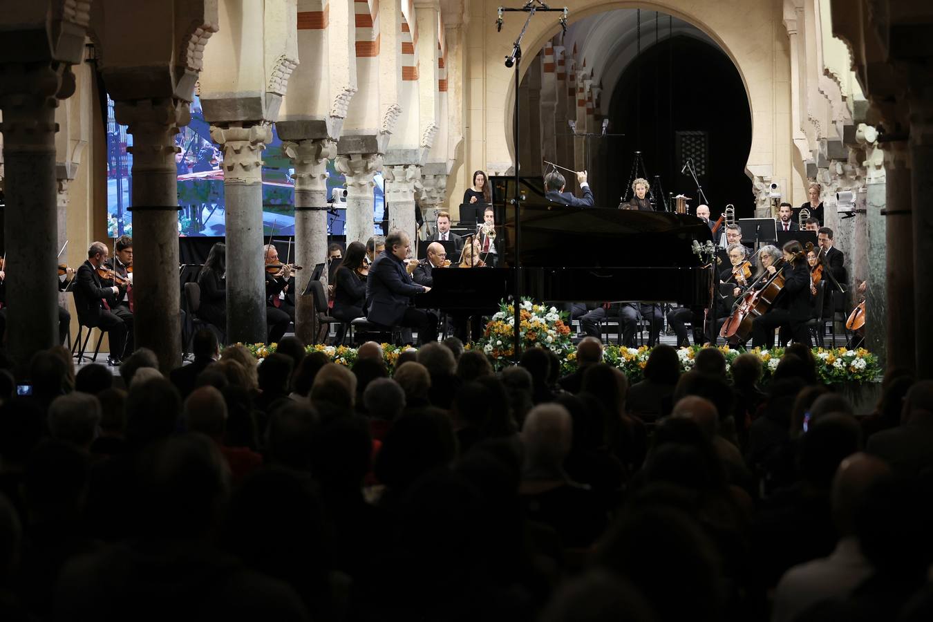 El sublime concierto de Josu de Solaun y la Orquesta de Córdoba, en imágenes
