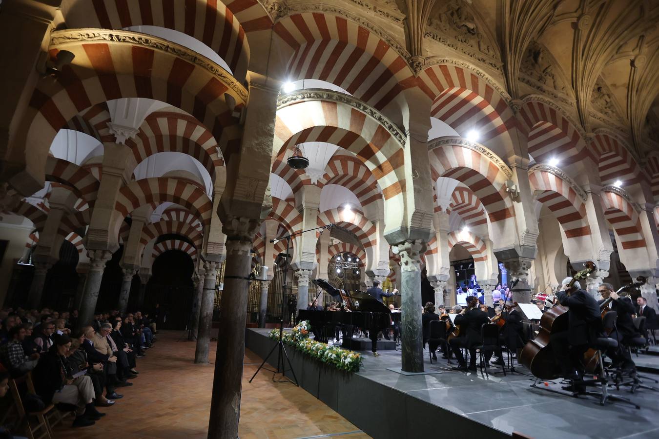 El sublime concierto de Josu de Solaun y la Orquesta de Córdoba, en imágenes