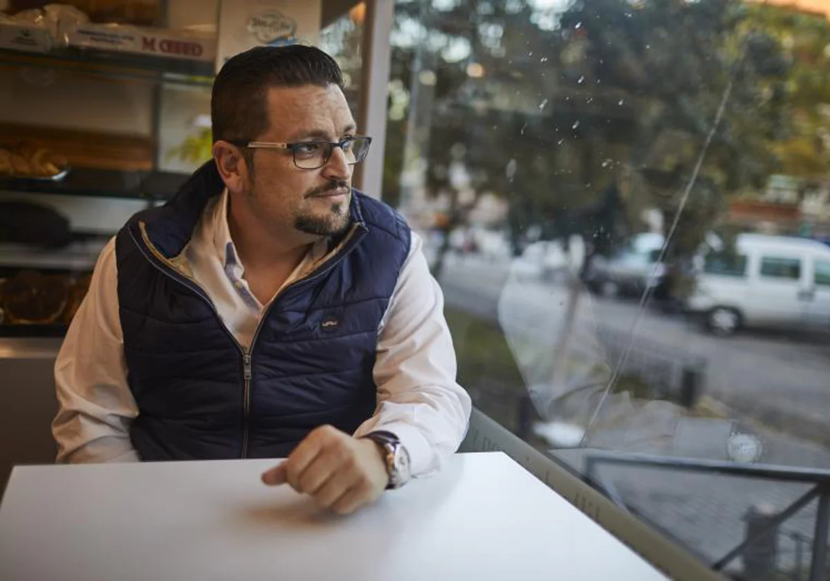 Ramón Silva Barrul, en una cafetería del barrio donde trabaja