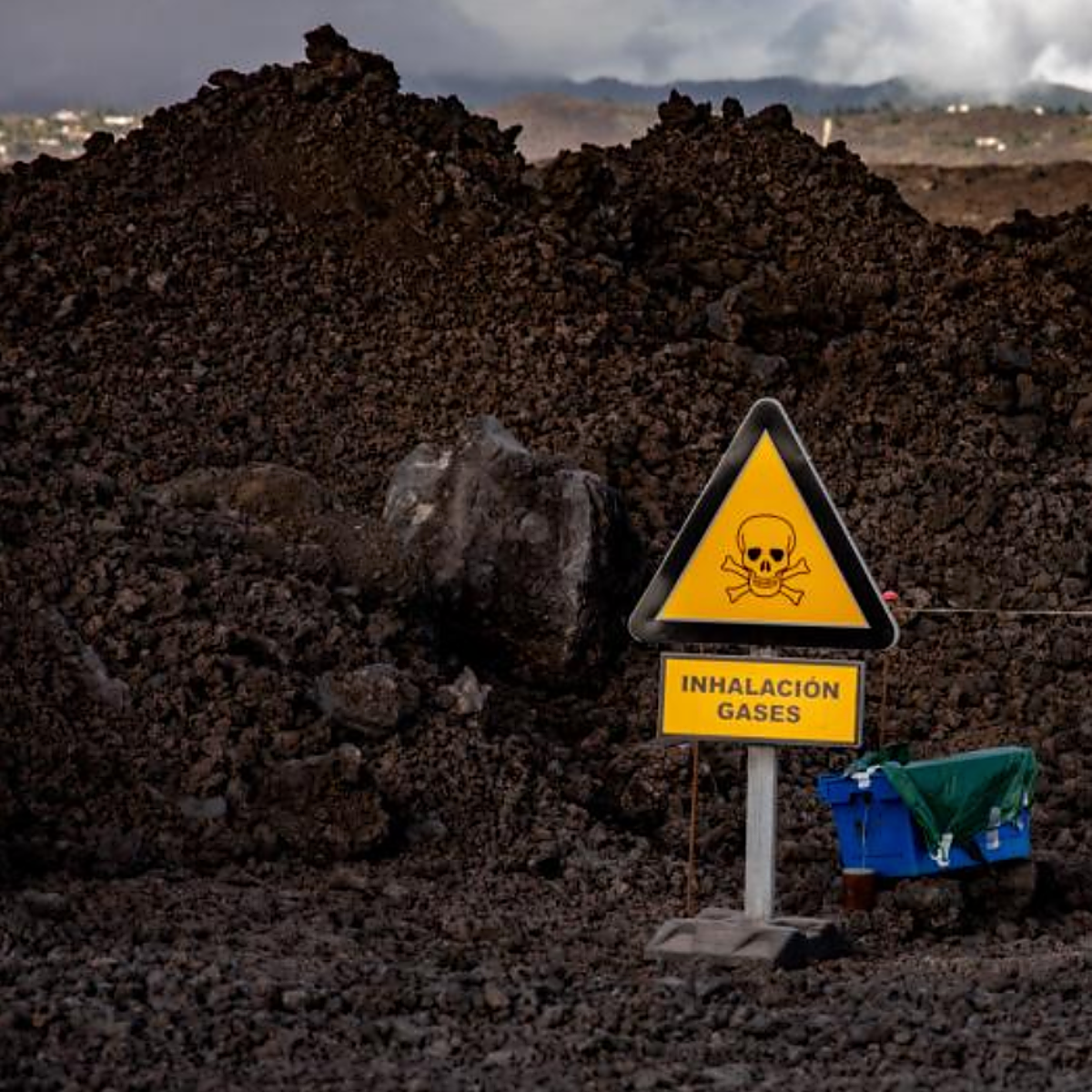 La vida en La Palma: volver a casa con el detector de gases bajo el brazo