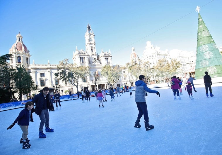 Valencia tendrá una pista de patinaje más ecológica en Navidad: «Es ilógico apagar escaparates y mantener el hielo»