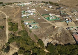 La Junta paraliza  87 fincas para viviendas ilegales en San Roque, Cádiz