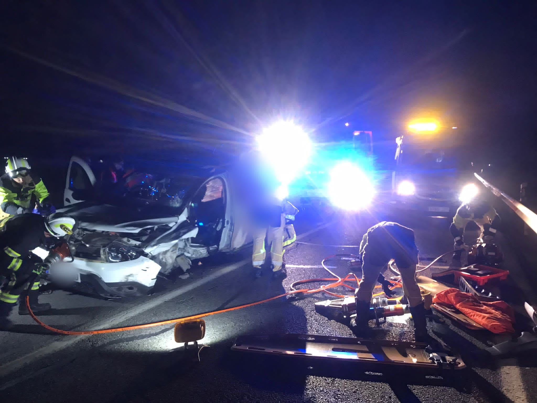 Accidente en Córdoba | Una colisión frontal en la A-431 deja dos heridas trasladadas al hospital tras excarcelarlas