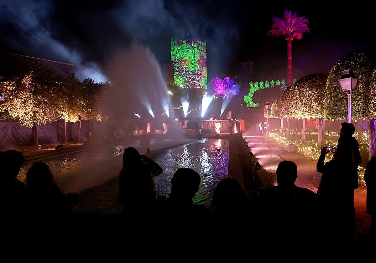 Los jardines del Alcázar de los Reyes Cristianos, en un momento de la noche