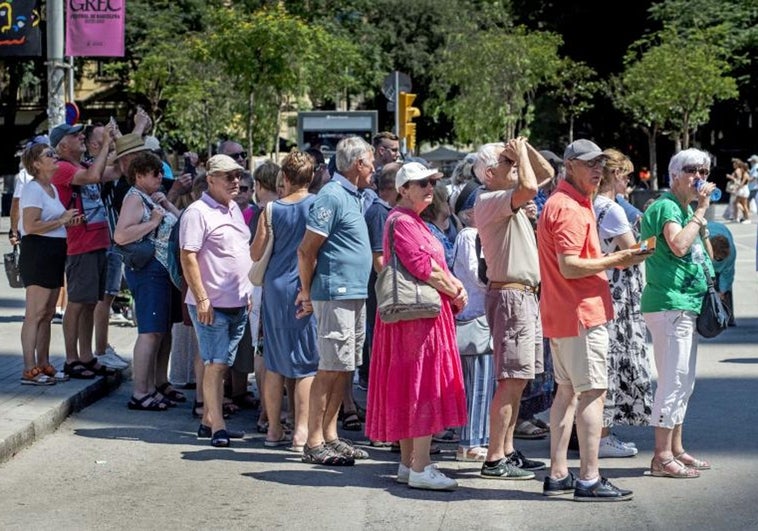 Barcelona limitará a 20 personas los grupos de guías turísticos en el centro a partir de marzo