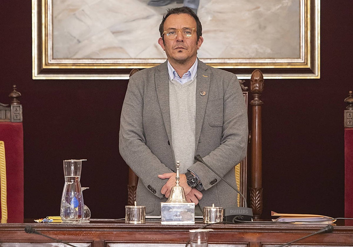 Kichi, durante un pleno de la alcaldía de Cádiz