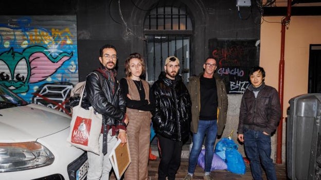 A few of its owners were at the door of the Marqués de Santa Ana last night, 12