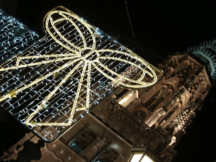Toledo da la bienvenida a Navidad con el encendido del alumbrado