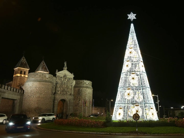 Toledo da la bienvenida a Navidad con el encendido del alumbrado