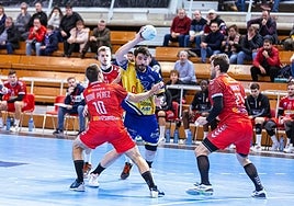 El Ángel Ximénez Puente Genil se estrella con un muro en Huesca (37-31)