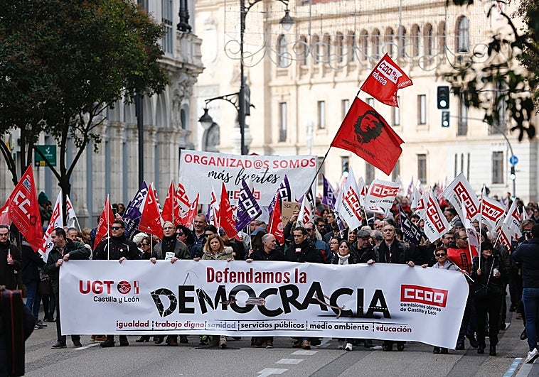 Los sindicatos atraen a 5.000 personas en su «histórica» marcha contra Vox