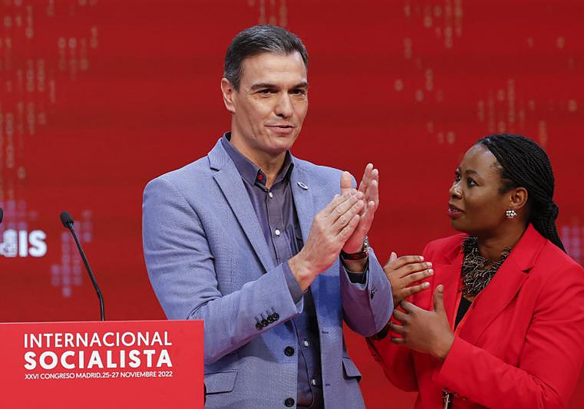 Pedro Sánchez junto a Benedicta Lasi, nueva secretaria general de la Internacional Socialista