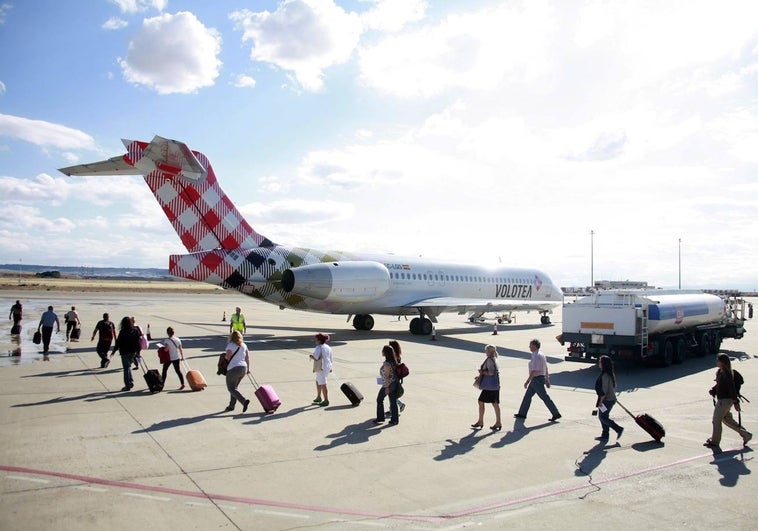 Volotea readmite a los tres trabajadores despedidos en Bilbao por organizar elecciones sindicales