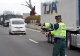 La Guardia Civil investiga a un kamikaze en Lucena que condujo ocho kilómetros en sentido contrario y sin carnet