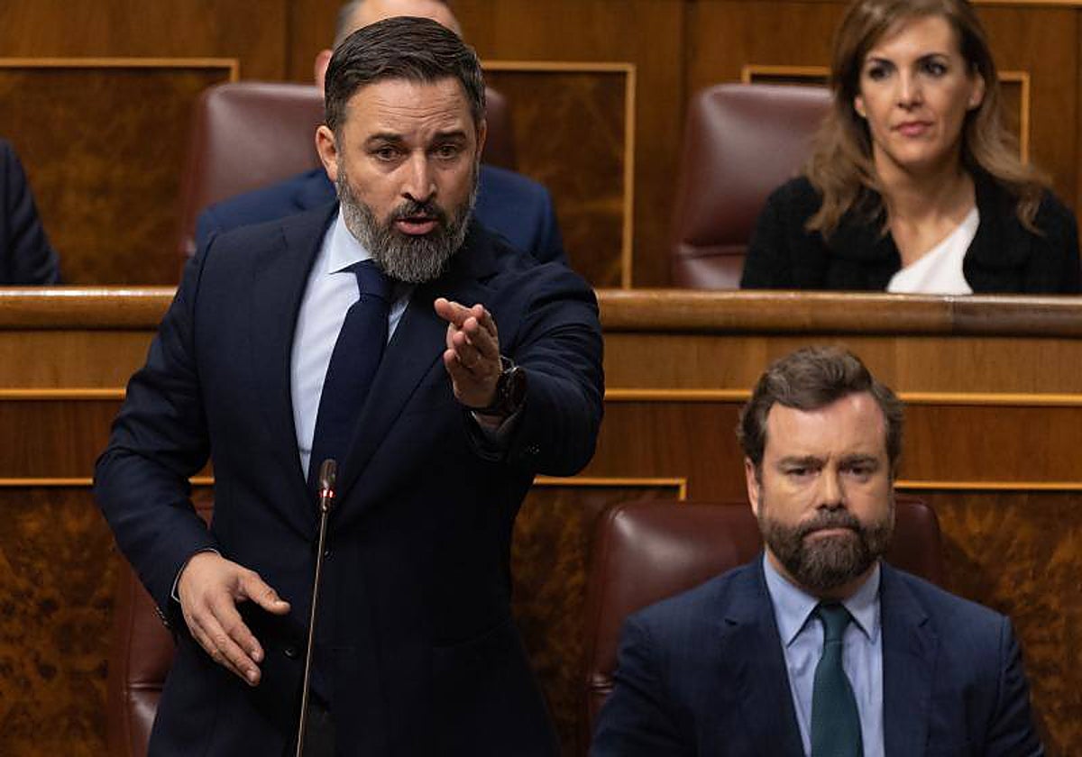 Abascal acusa a Sánchez de pactar con «filoterroristas» y el presidente le pide «mayor rendimiento laboral»