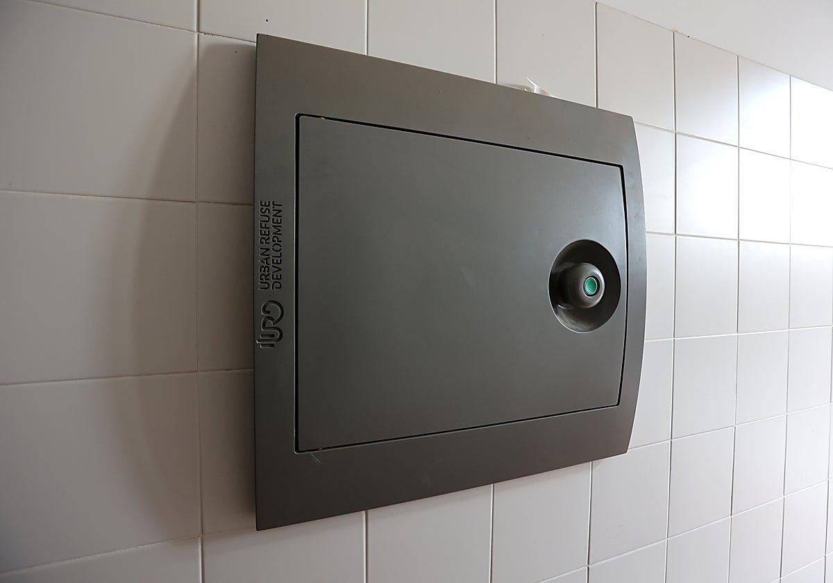 Uno de los contenedores que transportarían las basura por las tuberías internas