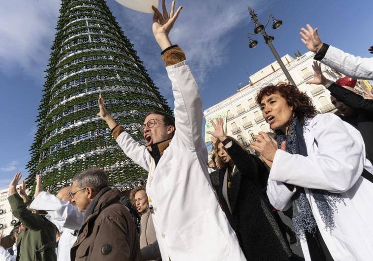 La huelga de médicos de familia y pediatras de Madrid se eterniza: mantienen los paros todos los días y de forma indefinida