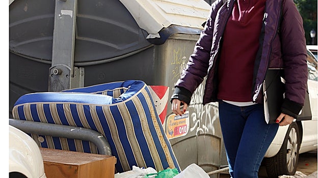 Imagen de restos de basura tomada en una calle de Valencia