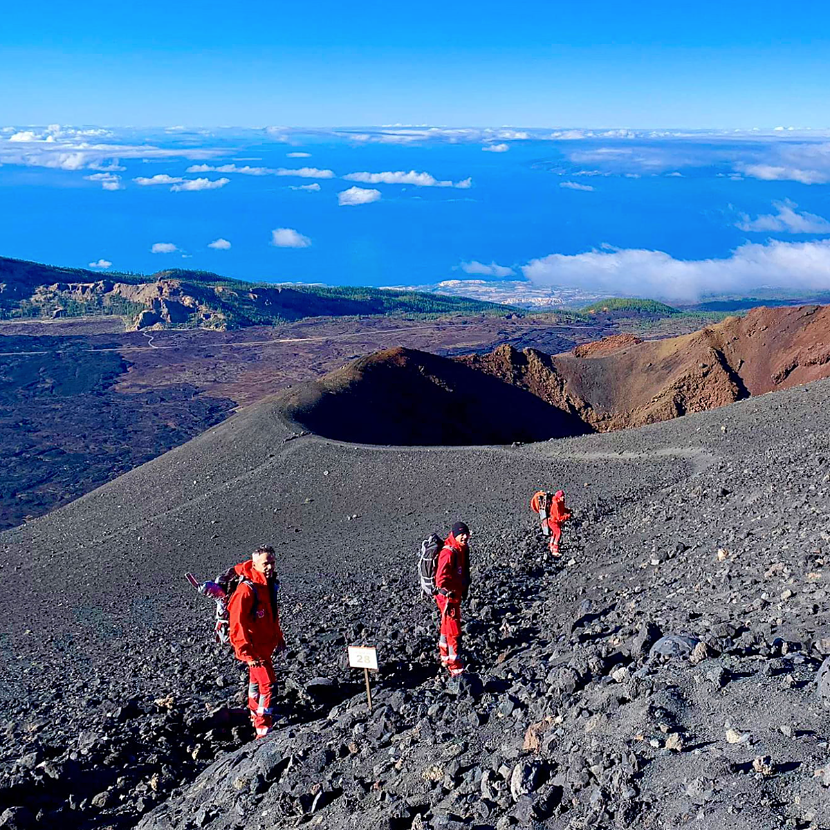 Rescate a pie del cráter en el volcán más grande de España