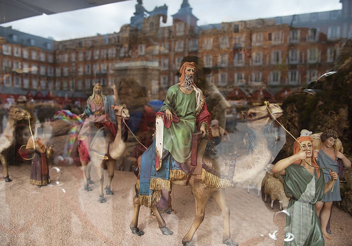 La Navidad en la Plaza Mayor: 104 casetas, figuritas manga e incertidumbre