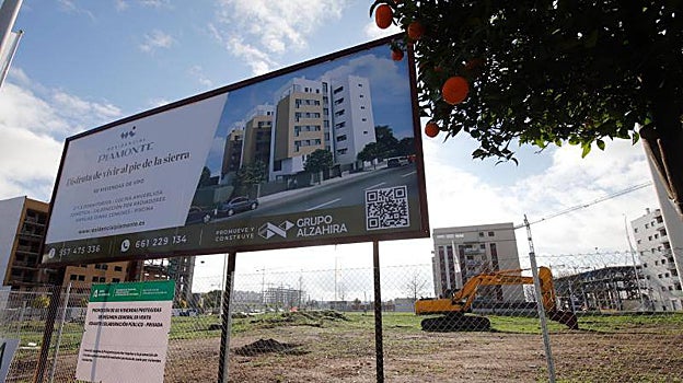 Terrenos con viviendas en construcción en Poniente