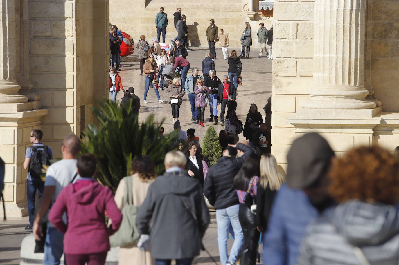El ambiente del primer día del puente de diciembre en Córdoba, en imágenes