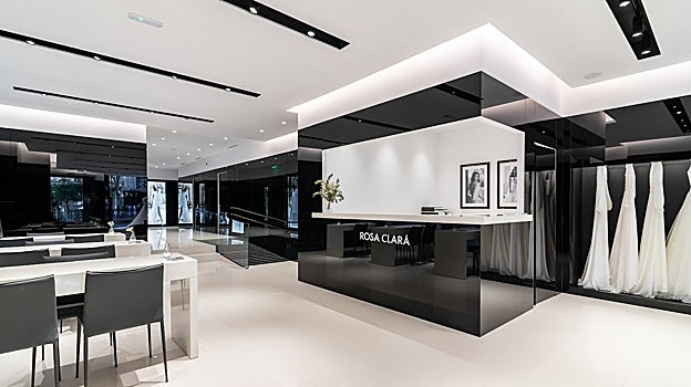 Interior de la boutique de Rosa Clará en Córdoba