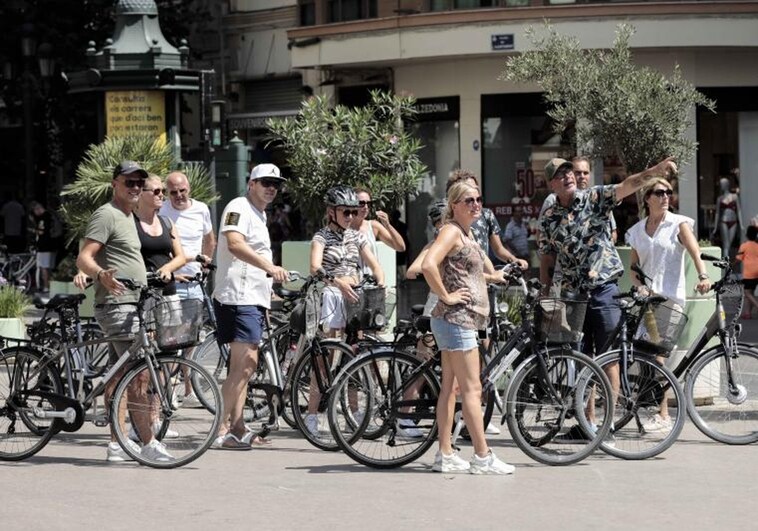 La multa más repetida entre los ciclistas y los conductores de patinetes eléctricos