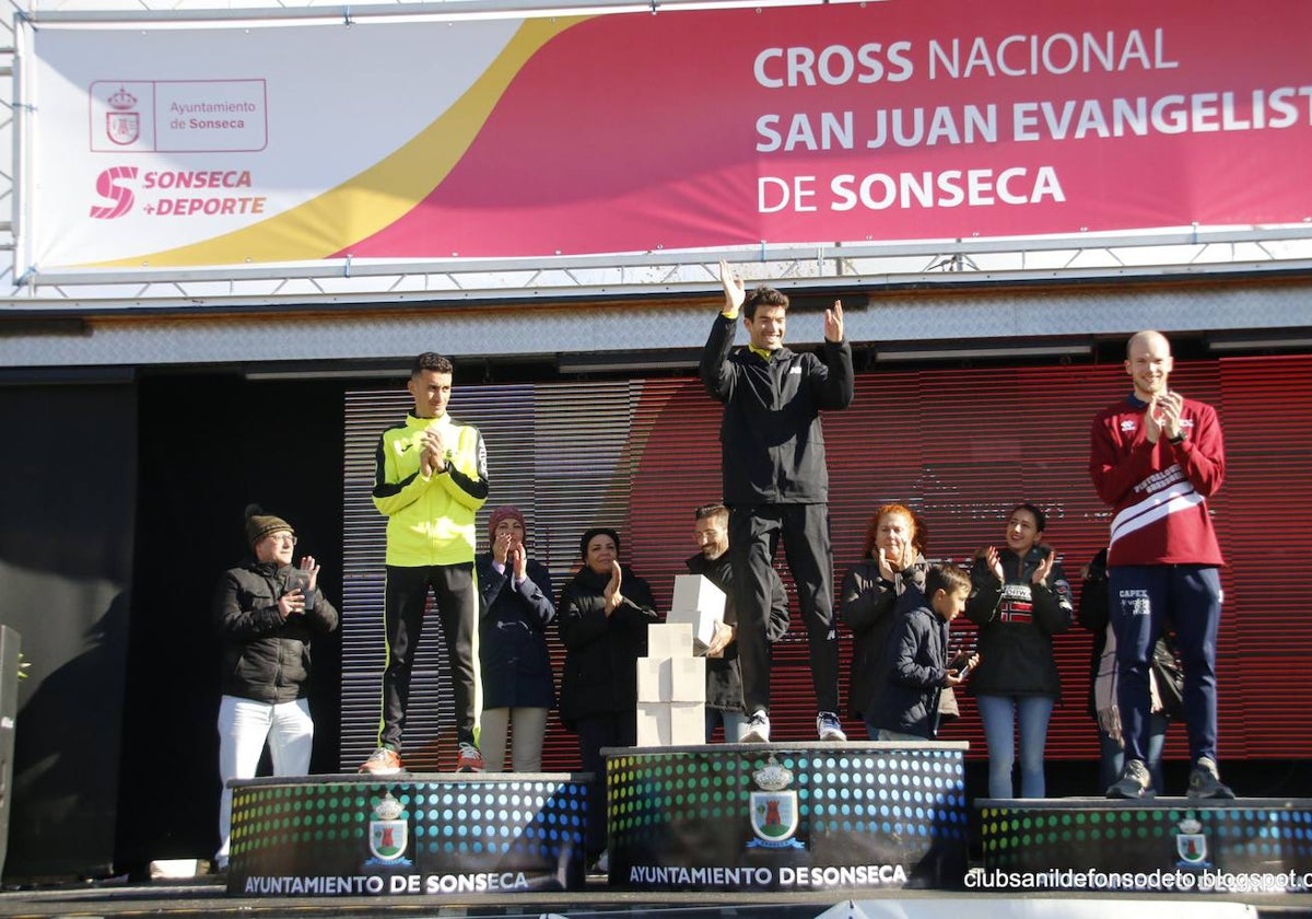 El podio del cross de Sonseca, con Adel Mechaal en lo más alto