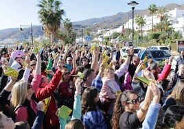 Mojácar, el pueblo andaluz que aspira ser 'el bombón dorado' de Ferrero Rocher esta Navidad