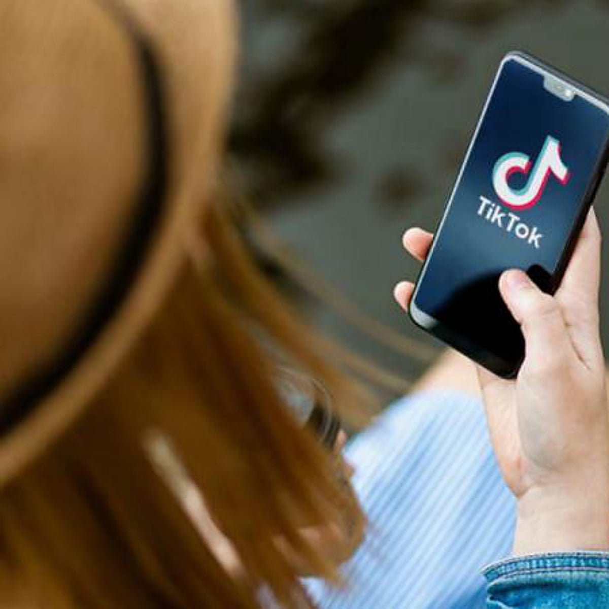 Declaran procedente el despido de una mujer que subió vídeos bailando en TikTok estando de baja