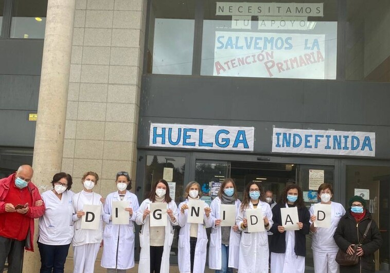 El Colegio de Médicos se ofrece de mediador entre los facultativos y el Gobierno regional para acabar con la huelga
