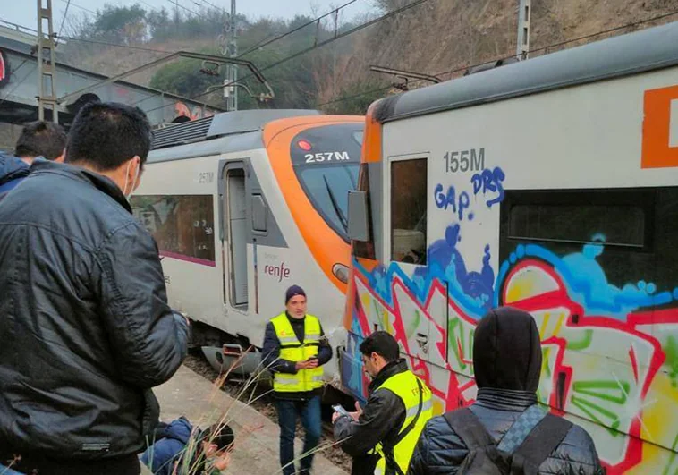 Testimonios y afectados del accidente de Cercanías en Barcelona: «Sois un servicio nefasto»