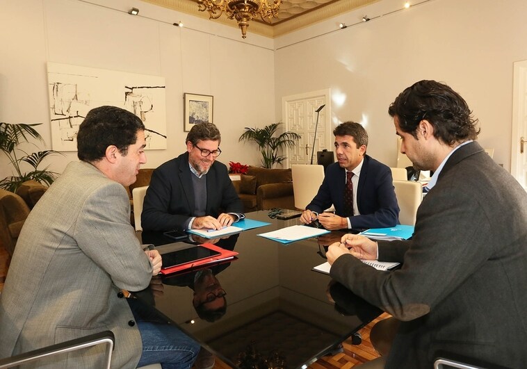 Carlos Mazón negocia con los grupos de la oposición para consensuar los presupuestos de la Diputación de 2023
