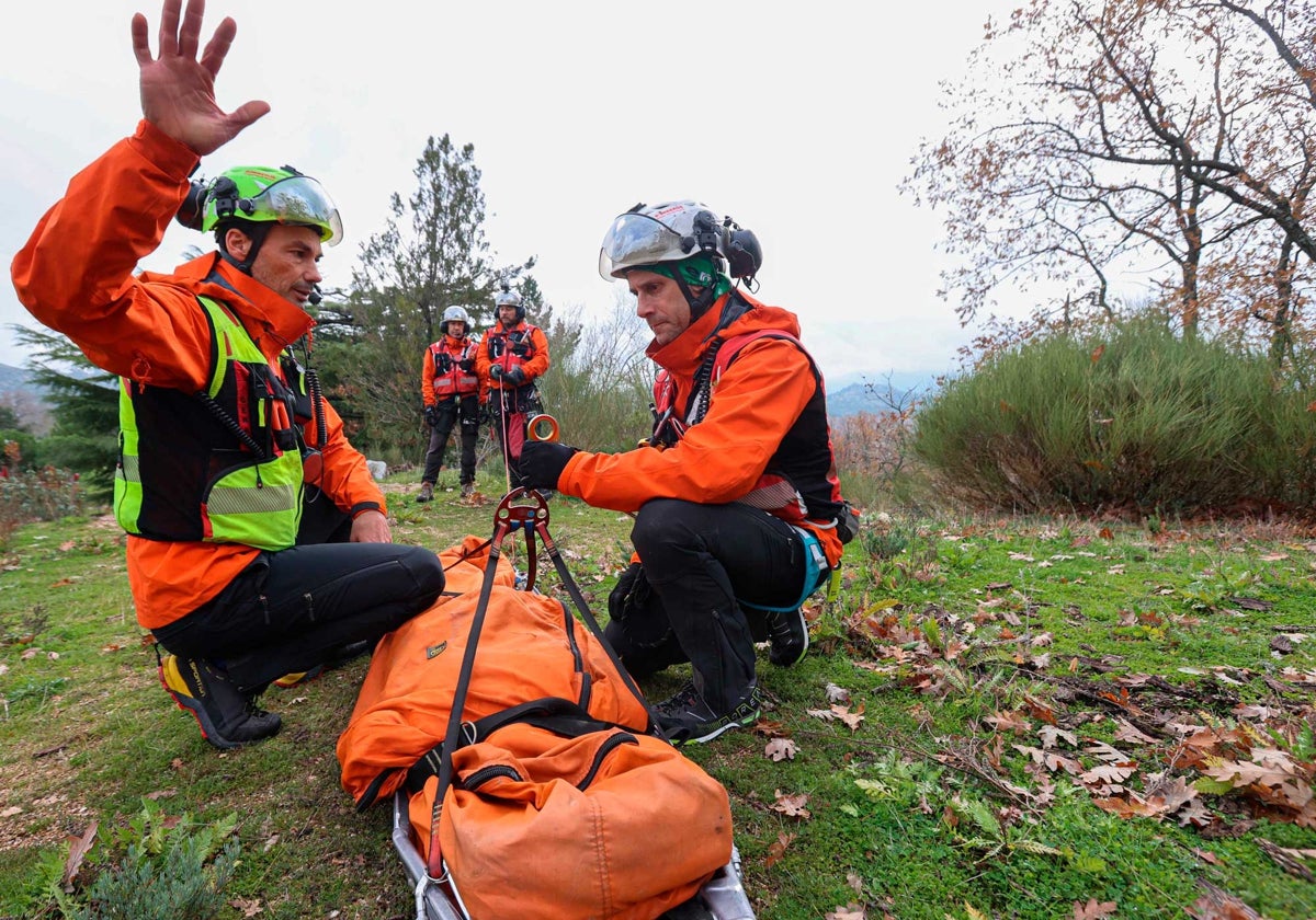 Bomberos del GERA realizan maniobras de rescate