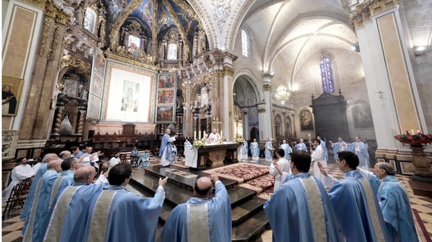 En la liturgia han participado obispos auxiliares y seminaristas en la Catedral de Valencia.