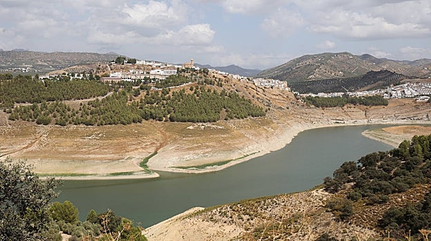 Panorámica del pantano de Iznájar hace unas semanas