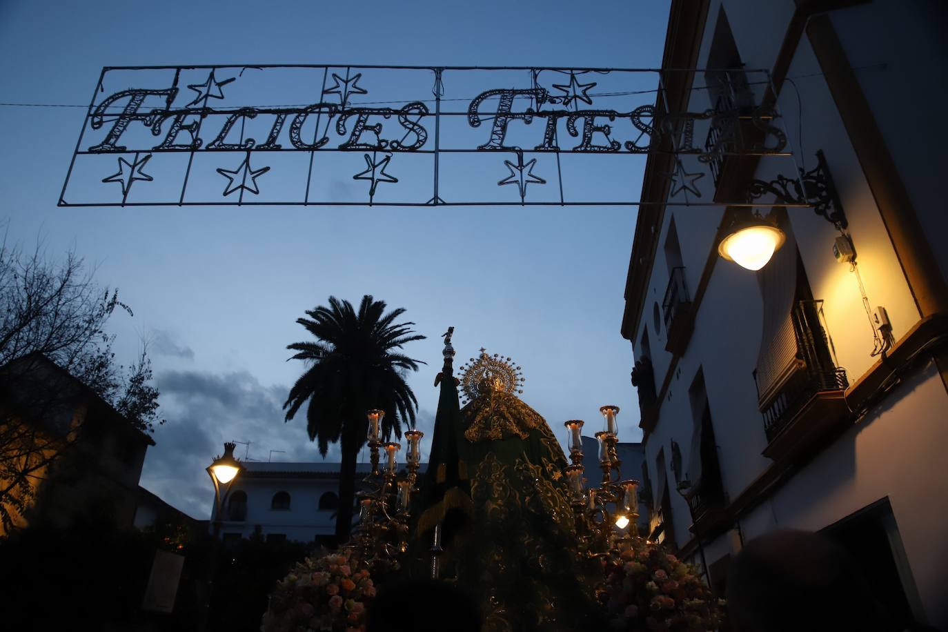 La emocionante salida de la Esperanza de Córdoba hacia Santa Marina, en imágenes