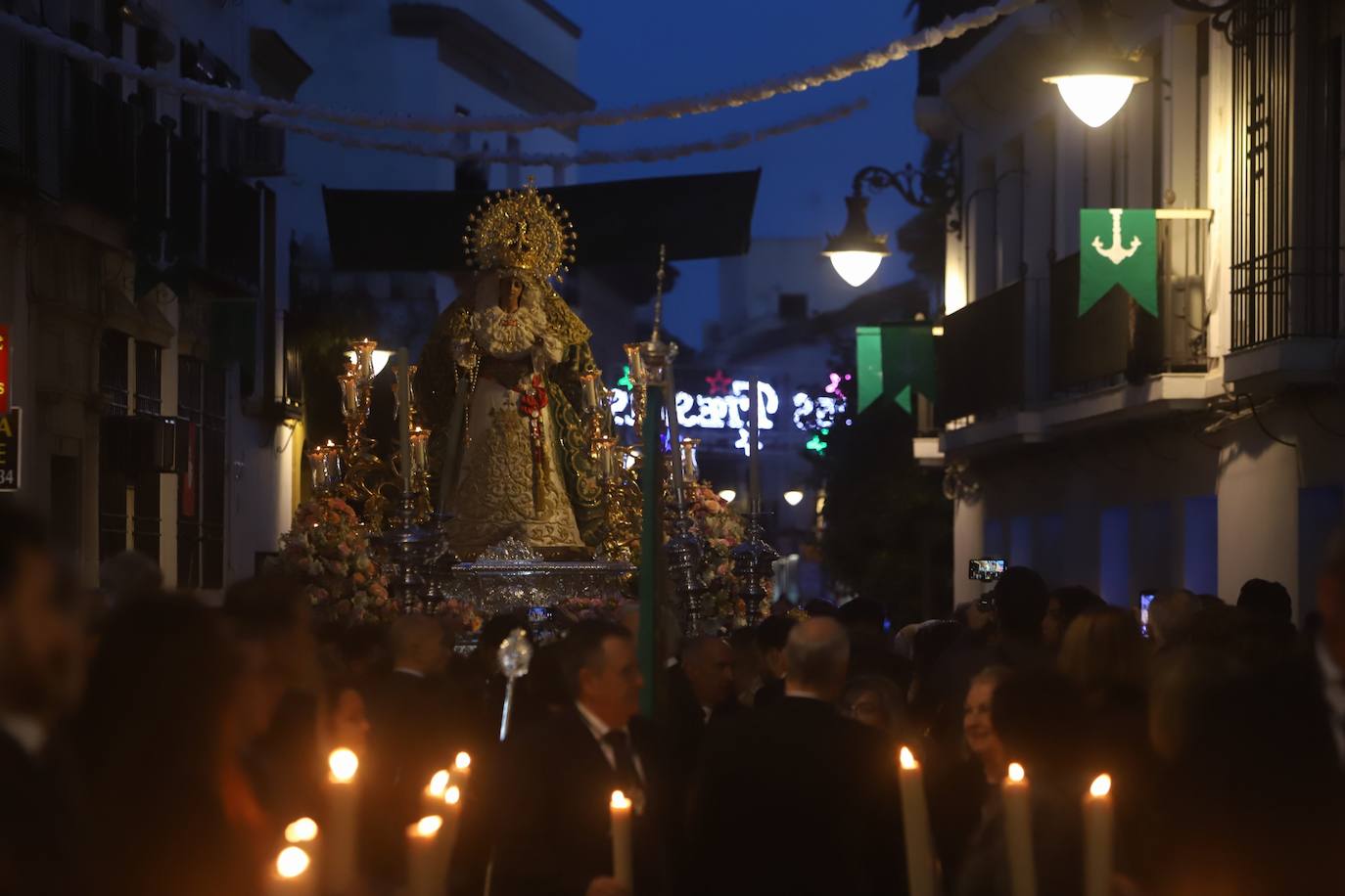 La emocionante salida de la Esperanza de Córdoba hacia Santa Marina, en imágenes