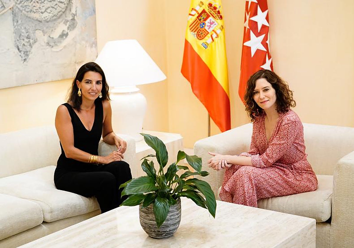 Rocío Monasterio, portavoz de Vox en la Asamblea de Madrid, e Isabel Díaz Ayuso