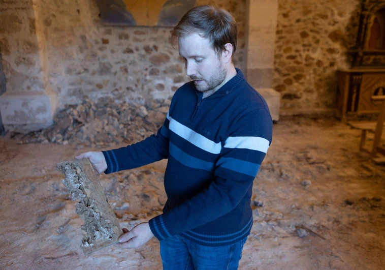 La localidad soriana de Sagides recupera su iglesia, amenazada por una plaga de termita