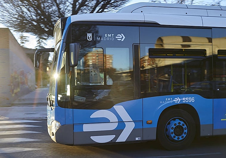 Viajar en autobús de EMT será gratis este lunes por la vuelta del Puente de la Constitución