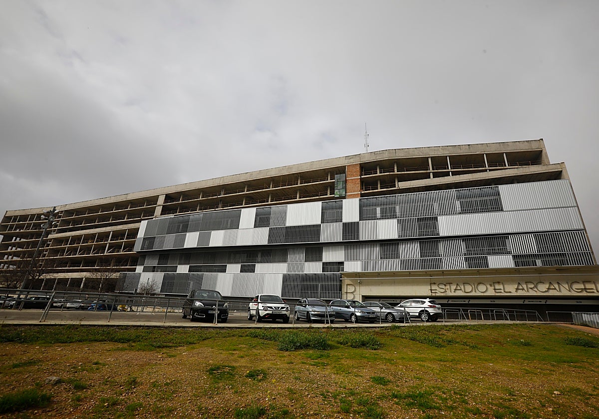 El alcalde de Córdoba, del nuevo pliego del estadio: «Lo sacaremos cuando Urbanismo conteste al Córdoba CF una consulta sobre los usos»